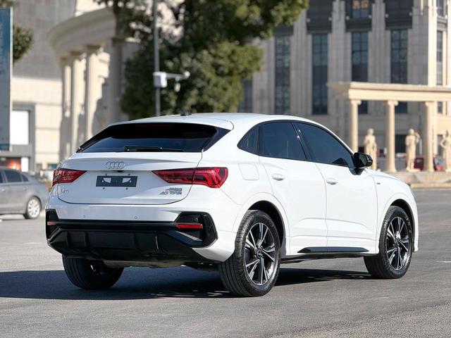 Audi Q3 2022 thumb 2