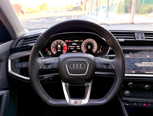 Audi Q3 2022 thumb 11