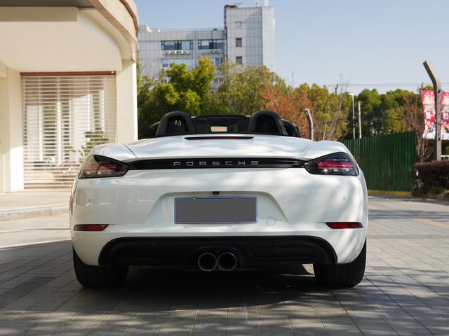 Porsche Cayman 2020 thumb 2