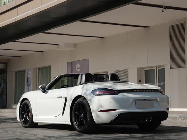 Porsche Cayman 2020 thumb 4