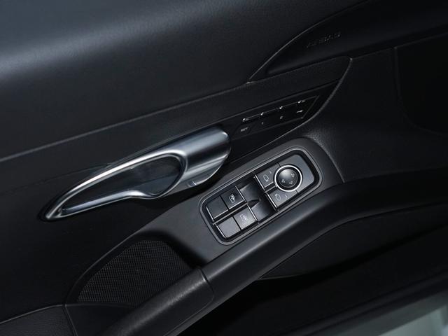 Porsche Cayman 2020 thumb 7