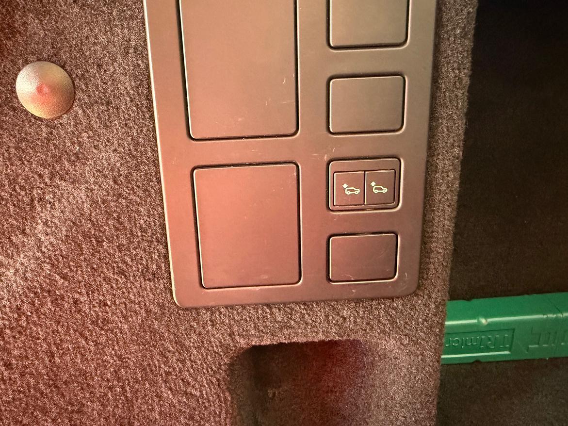 Land Rover Discovery 2018 thumb 7