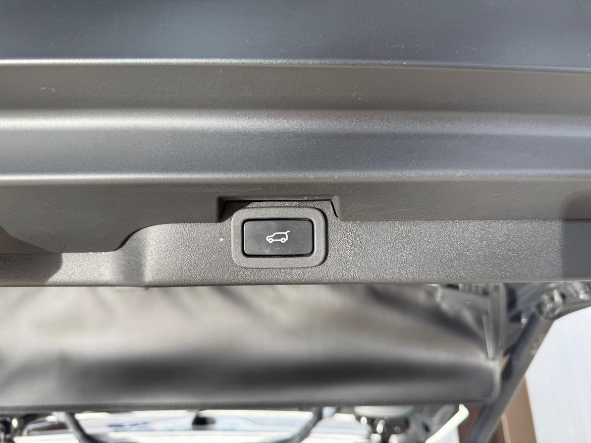 Land Rover Discovery 2018 thumb 10