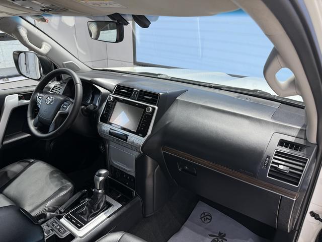 Toyota Land Cruiser Prado 2019 thumb 12