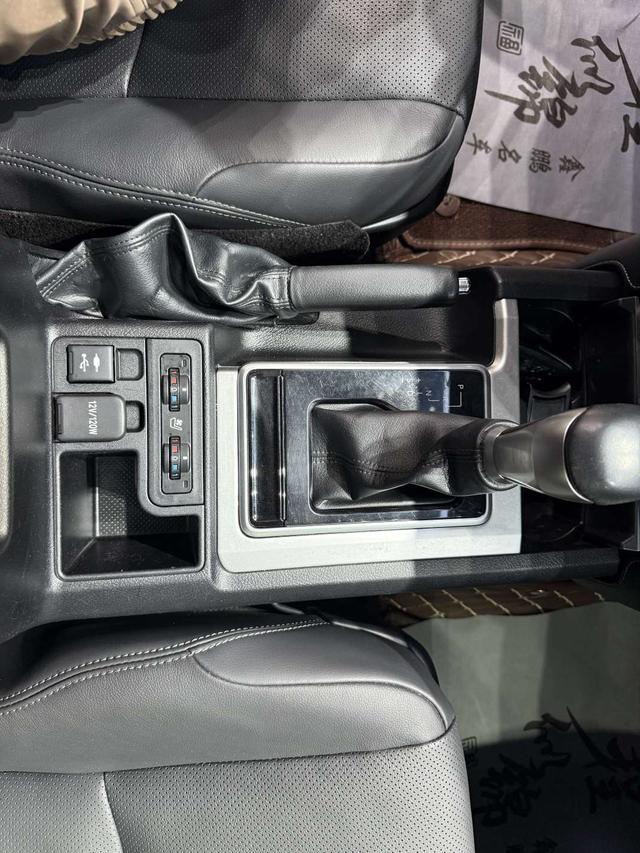 Toyota Land Cruiser Prado 2019 thumb 9