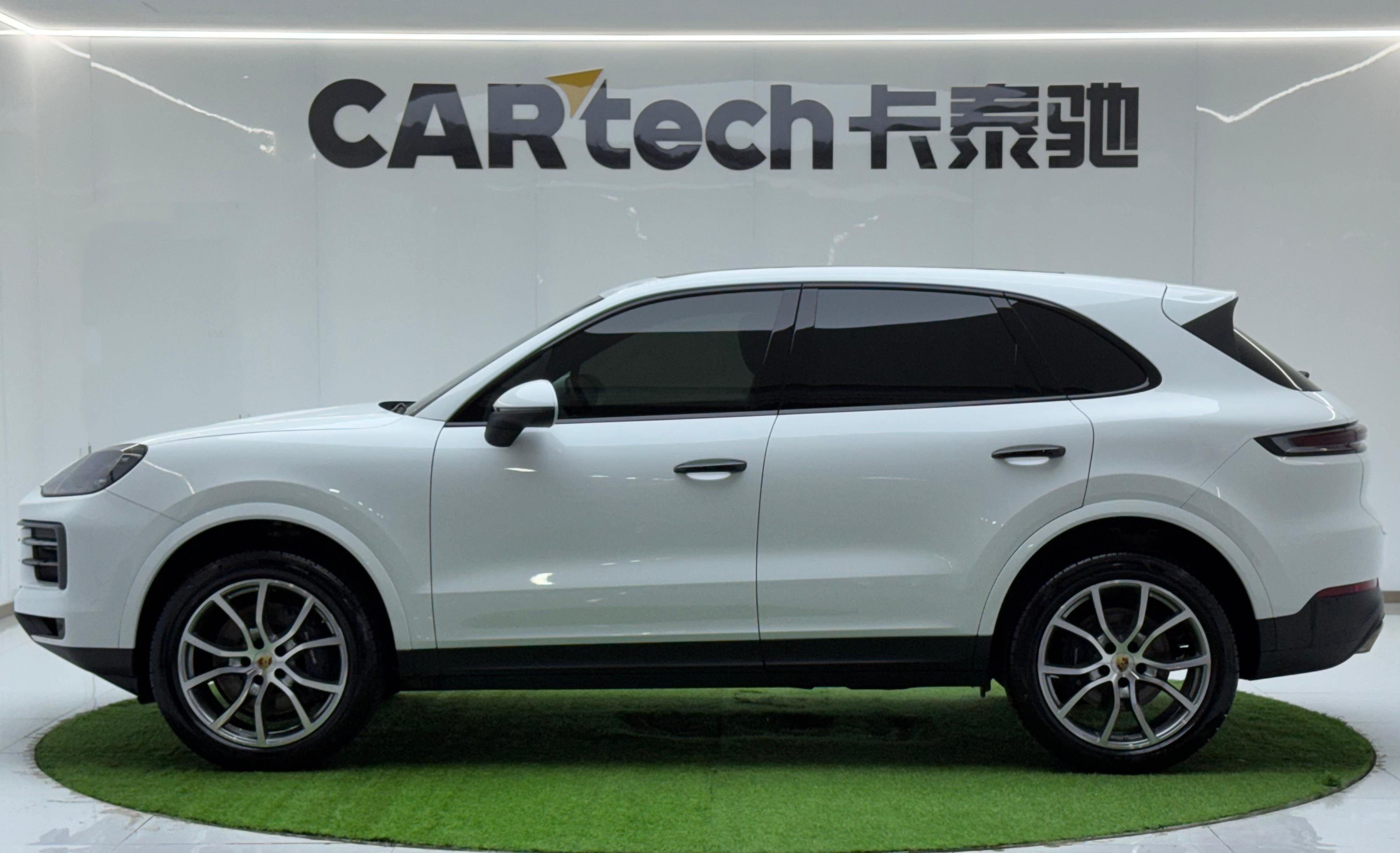 Porsche Cayenne 2024 thumb 2