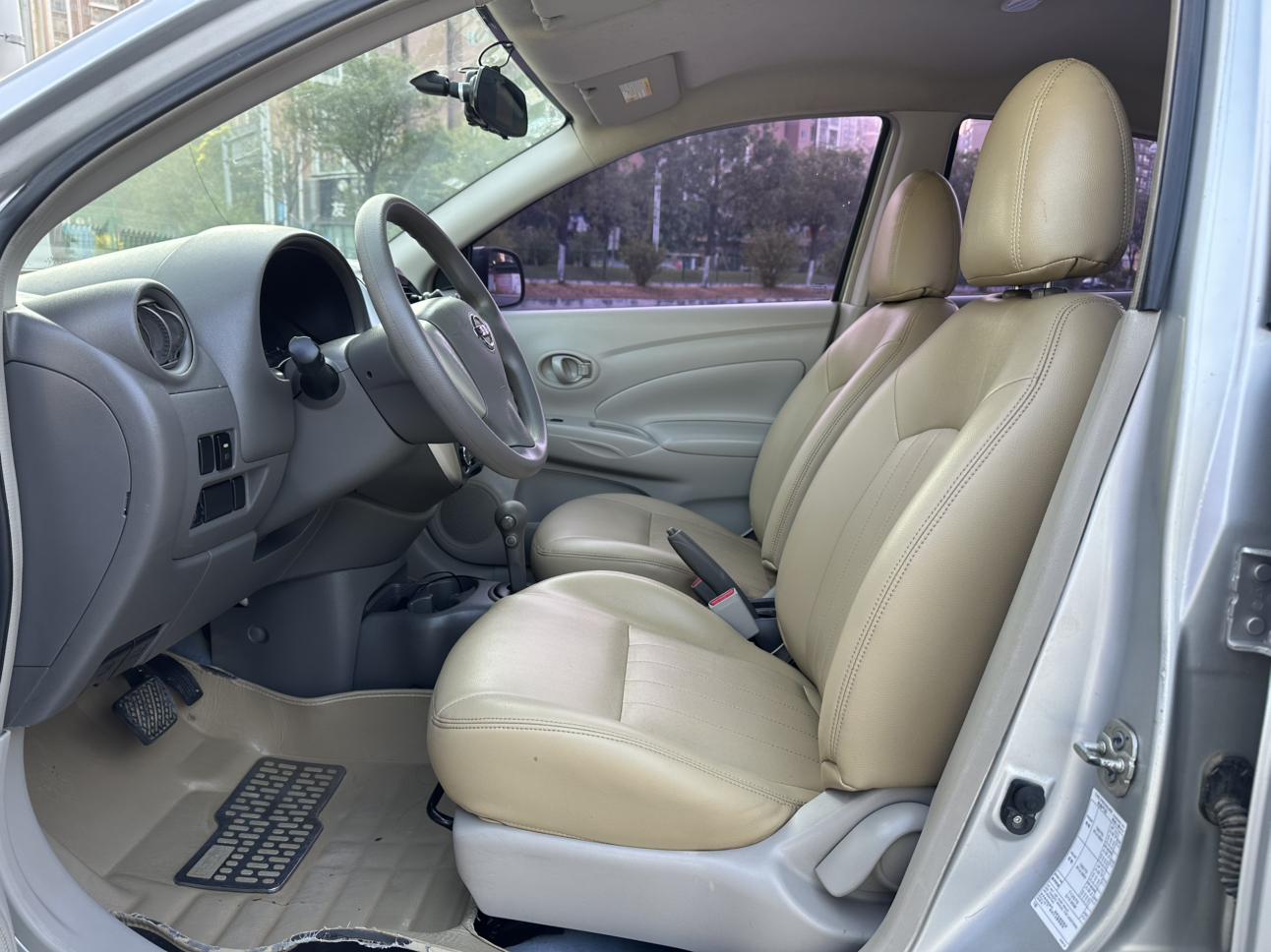 Nissan Sunny 2015 thumb 7