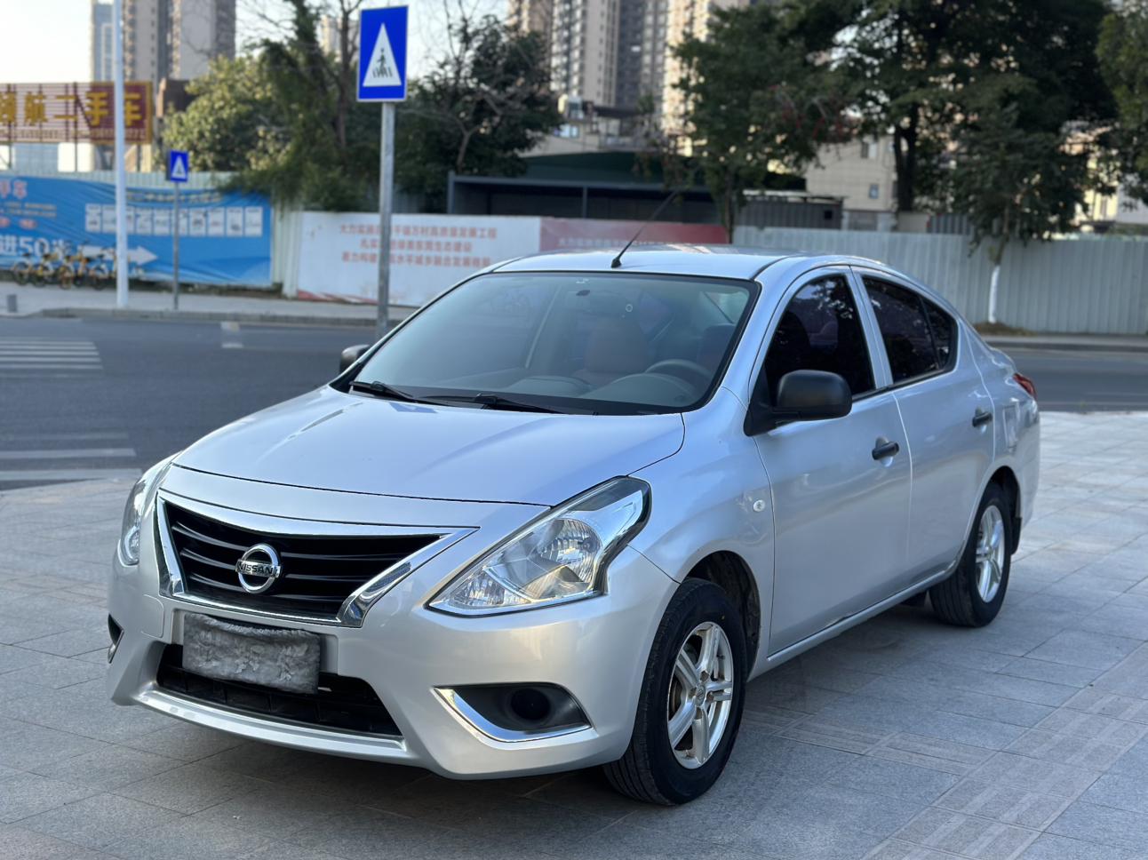 Nissan Sunny 2015 thumb 9