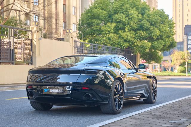 Aston Martin DB11 2019 thumb 3