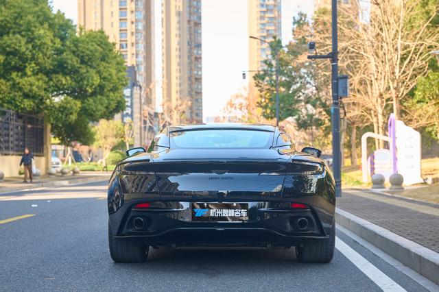 Aston Martin DB11 2019 thumb 4