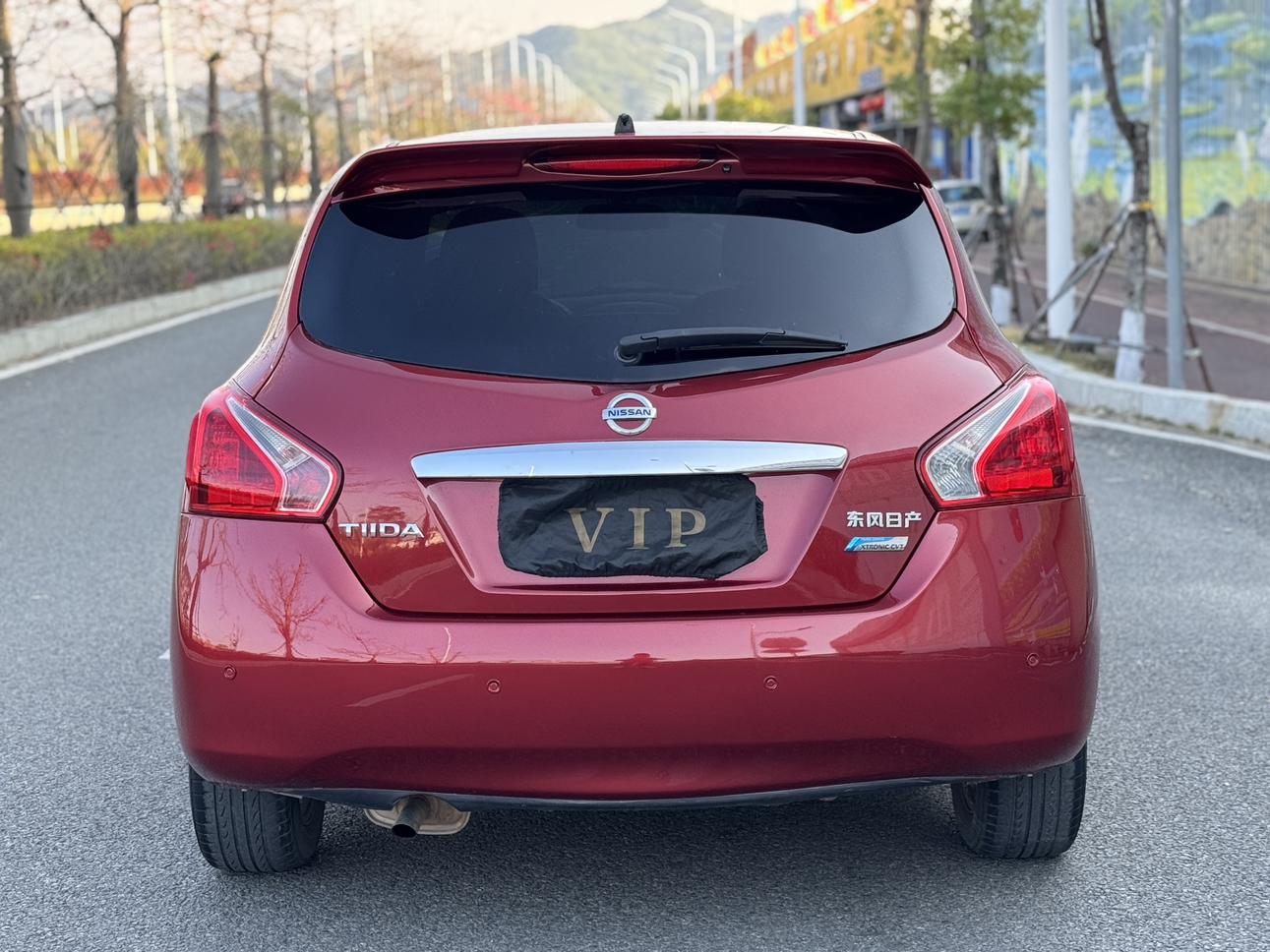 Nissan Tiida 2015 thumb 3