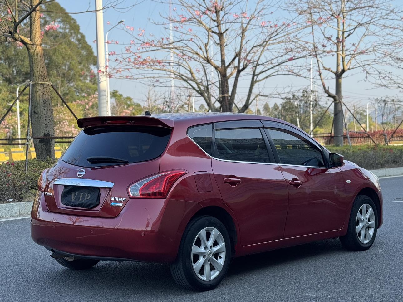 Nissan Tiida 2015 thumb 4