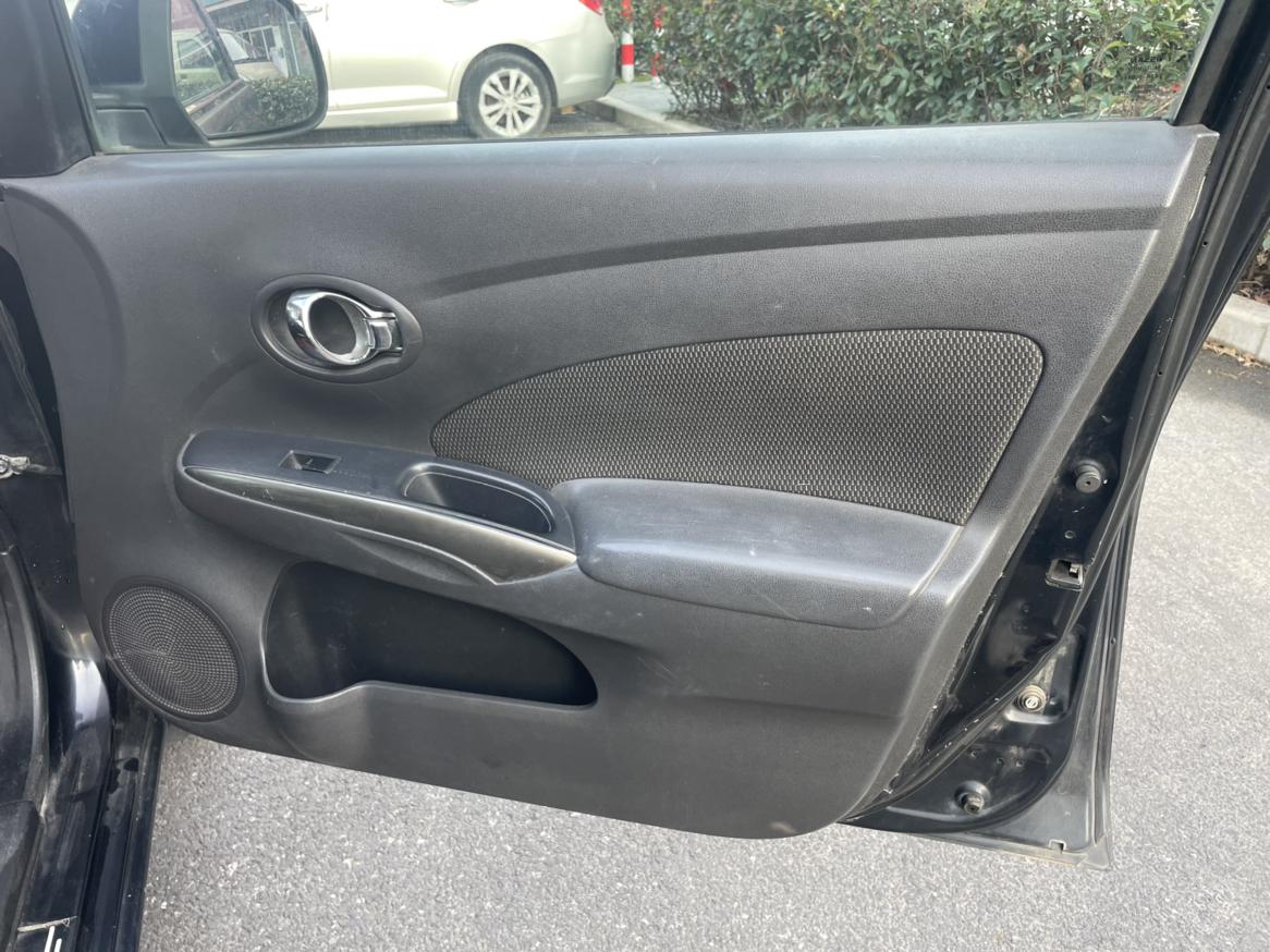 Nissan Sunny 2011 thumb 6