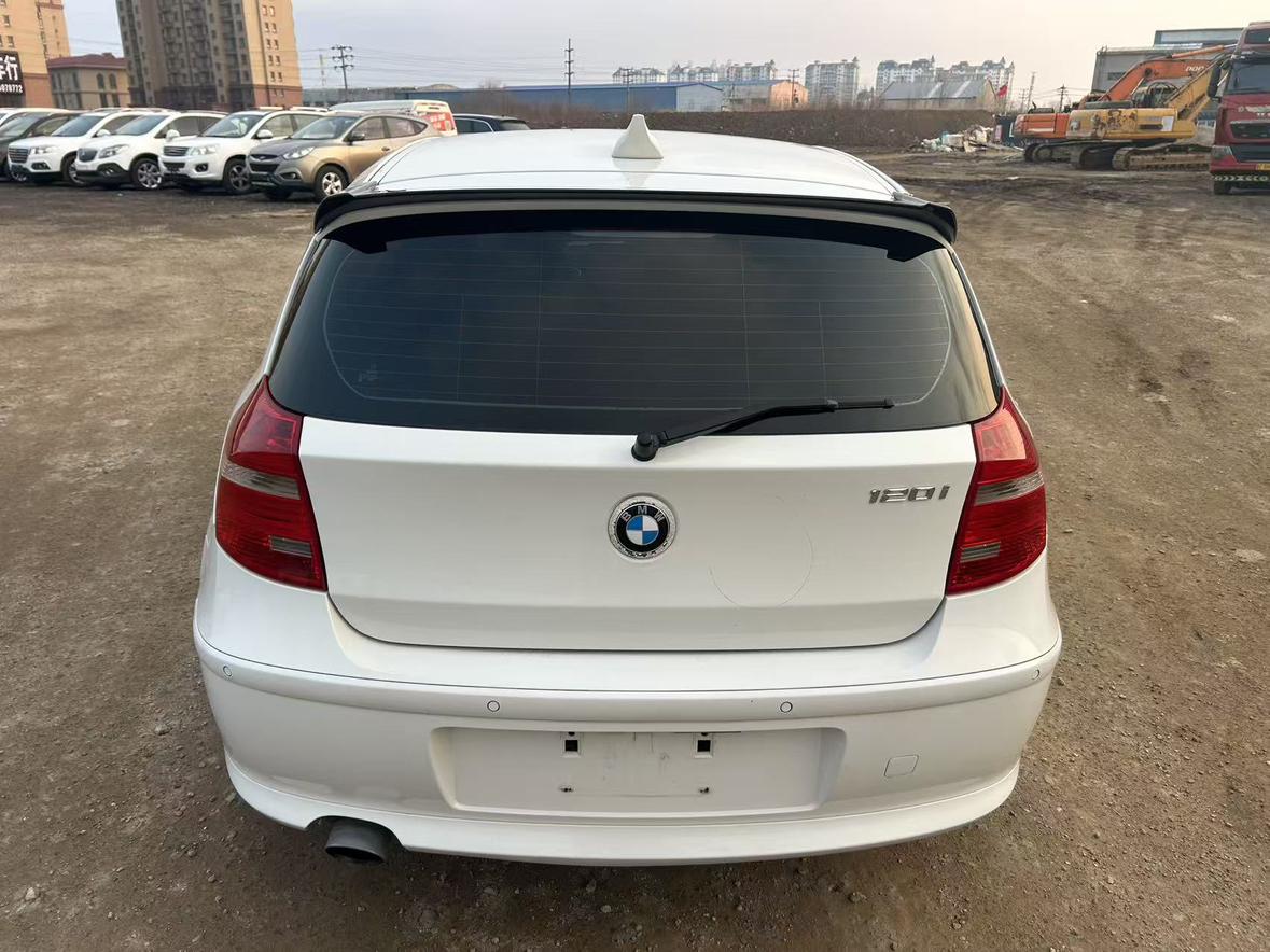 BMW 1 серии 2011 thumb 3