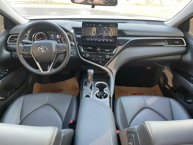 Toyota Camry 2023 thumb 2