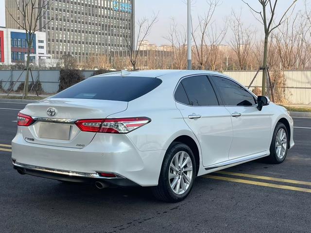 Toyota Camry 2023 thumb 4
