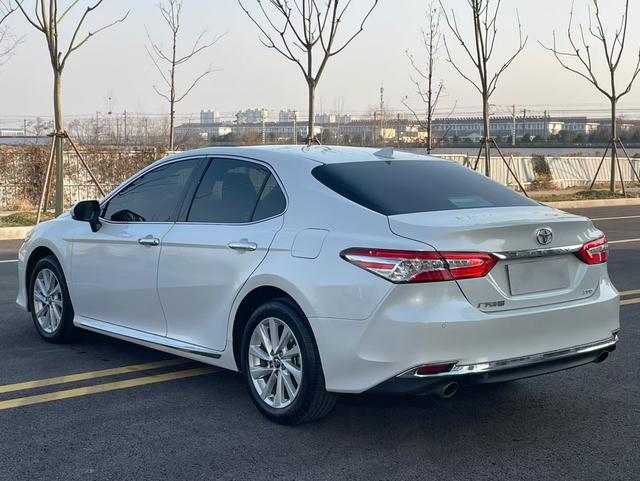 Toyota Camry 2023 thumb 6