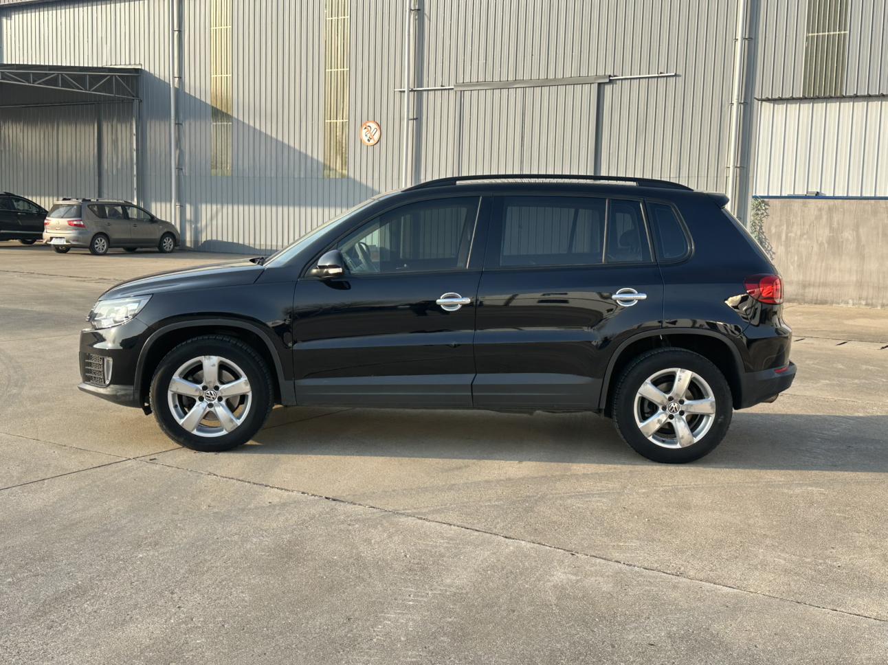 Volkswagen Tiguan 2014 thumb 2