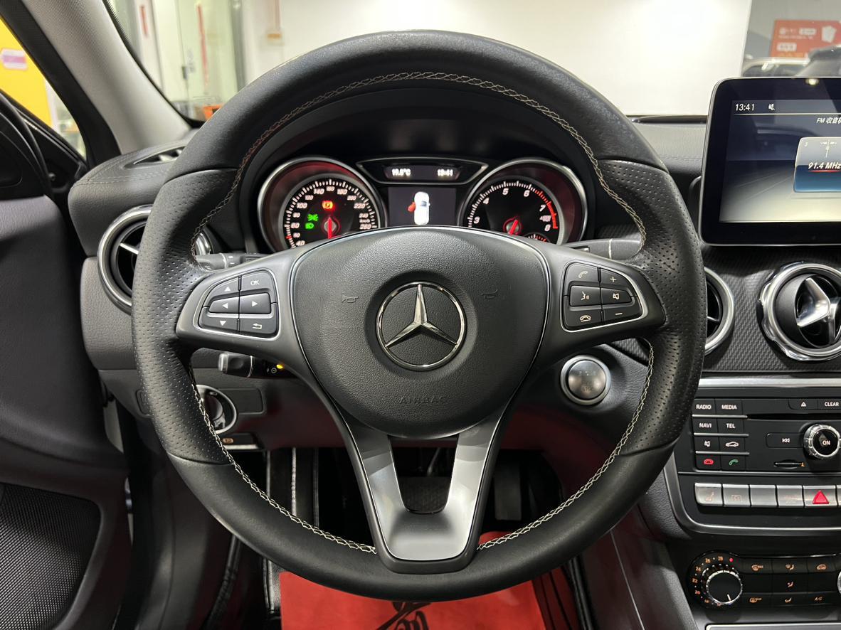 Mercedes-Benz GLA 2018 thumb 7