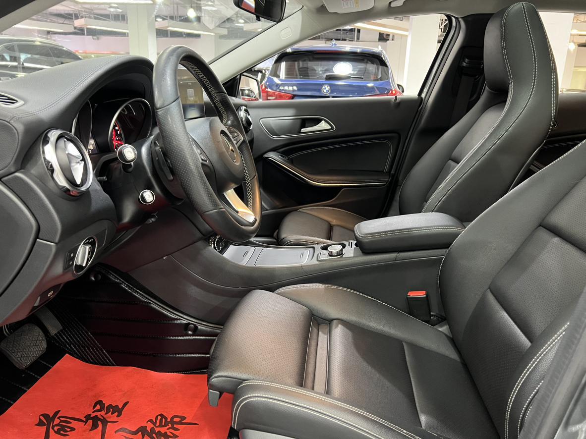 Mercedes-Benz GLA 2018 thumb 11