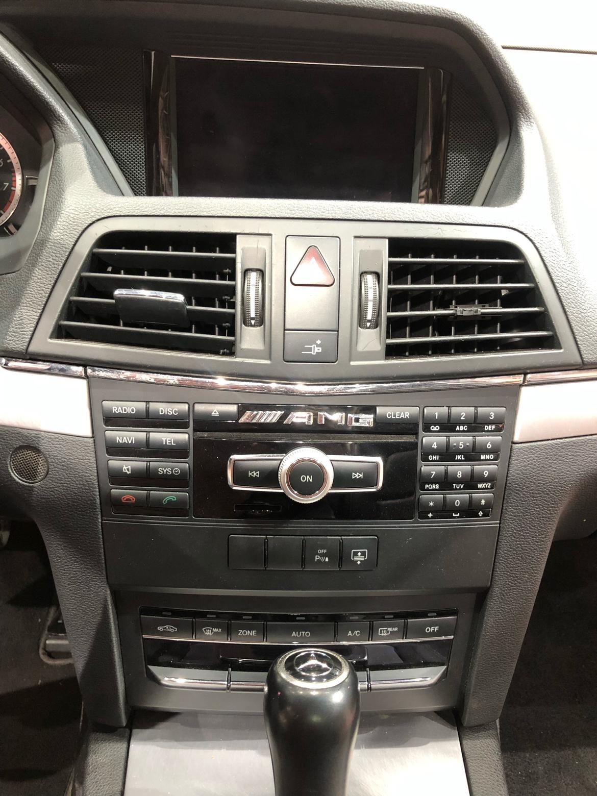 Mercedes-Benz E-Class 2011 thumb 12