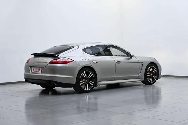 Porsche Panamera 2010 thumb 3