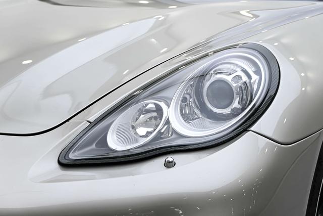 Porsche Panamera 2010 thumb 5
