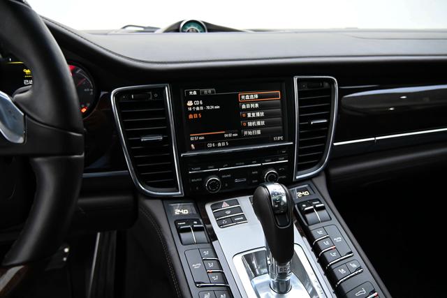 Porsche Panamera 2010 thumb 8