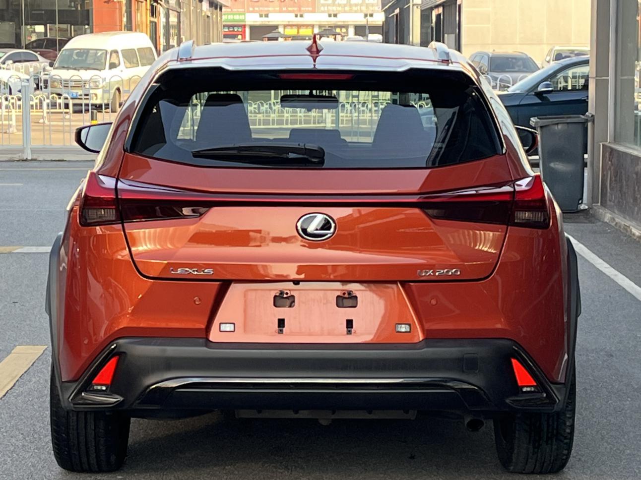 Lexus UX 2020 thumb 2