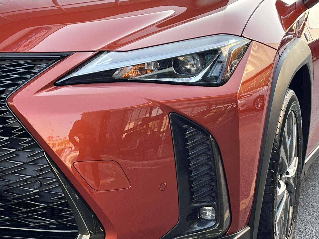 Lexus UX 2020 thumb 4