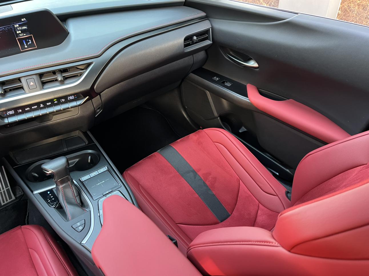 Lexus UX 2020 thumb 5