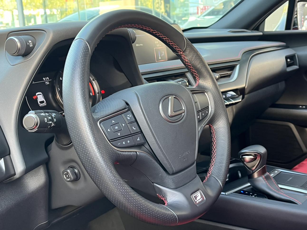 Lexus UX 2020 thumb 11