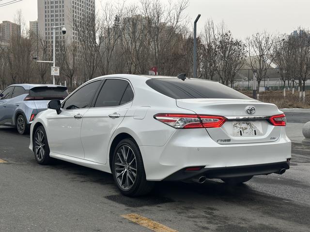 Toyota Camry 2022 thumb 2