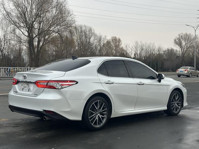 Toyota Camry 2022 thumb 3