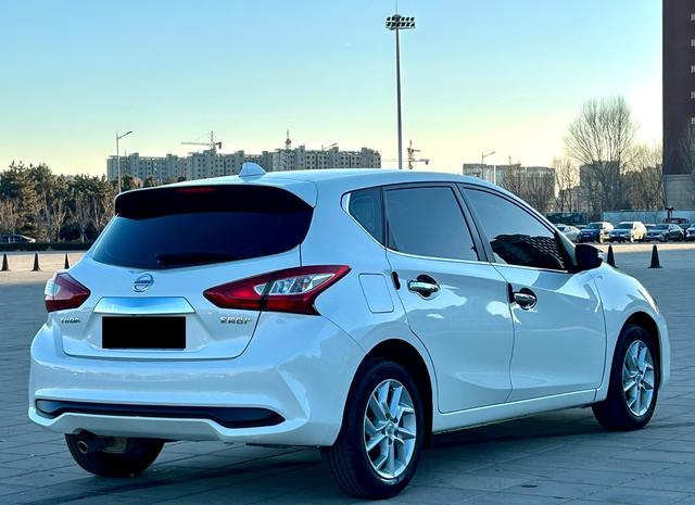 Nissan Tiida 2021 thumb 3