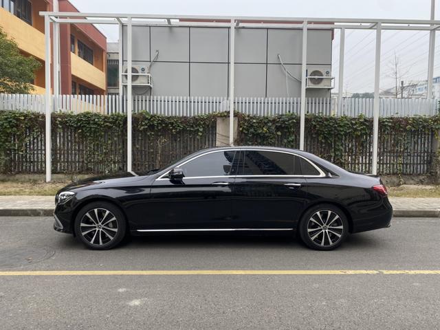 Mercedes-Benz E-Class 2022 thumb 4
