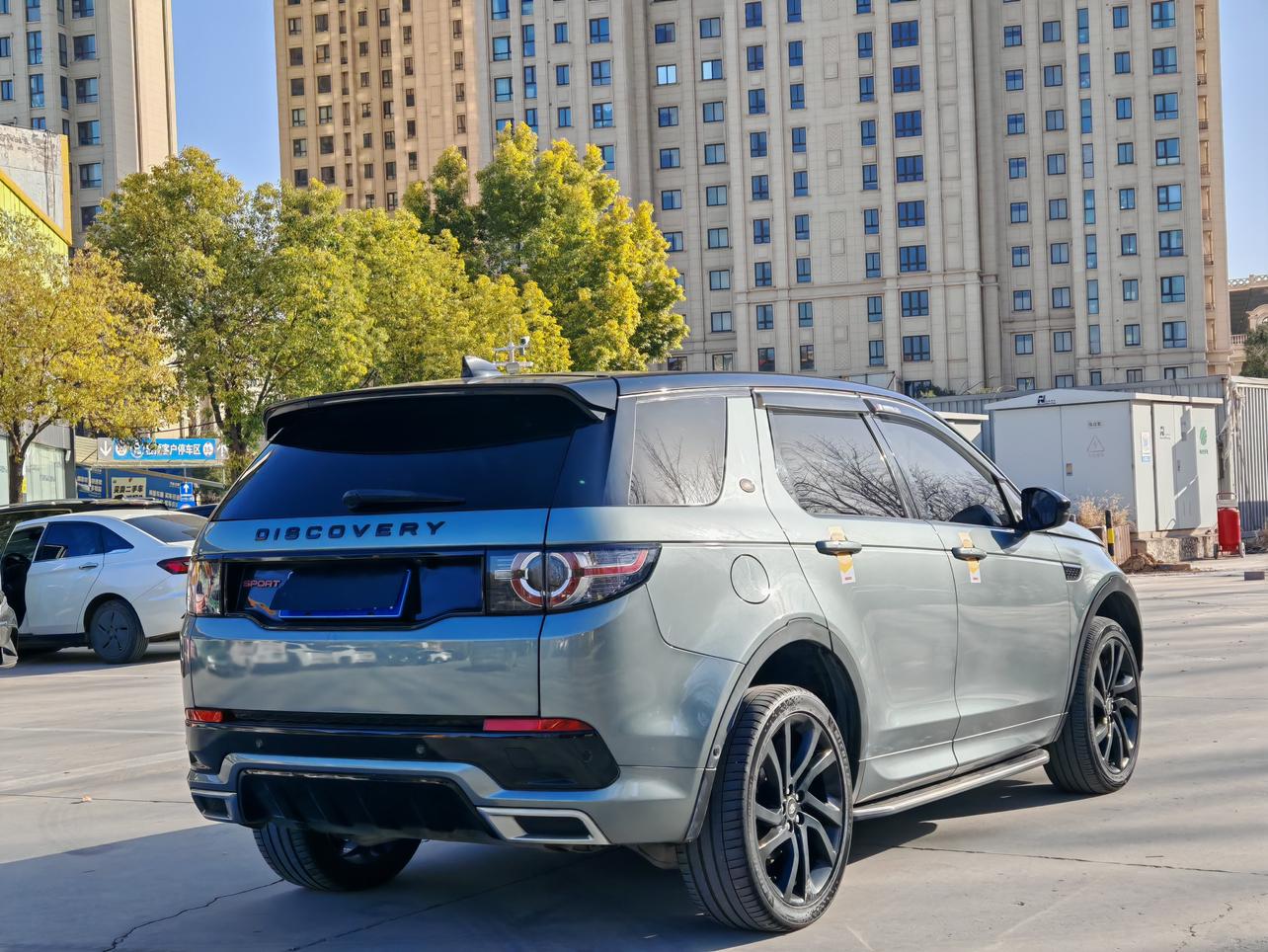 Land Rover Discovery Sport 2020 thumb 3