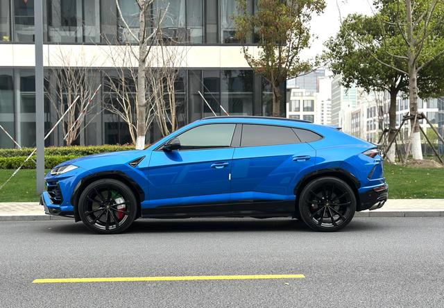 Lamborghini Urus 2021 thumb 4