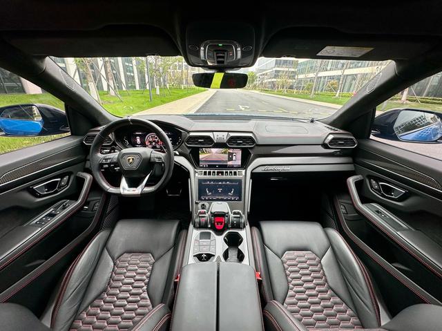 Lamborghini Urus 2021 thumb 12