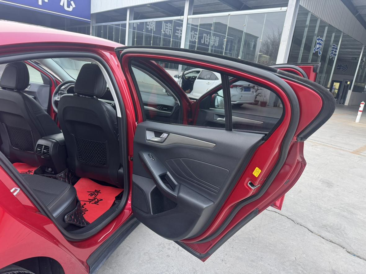 Ford Focus ST 2019 thumb 10