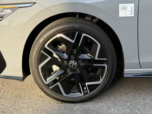 Volkswagen Golf 2025 thumb 2