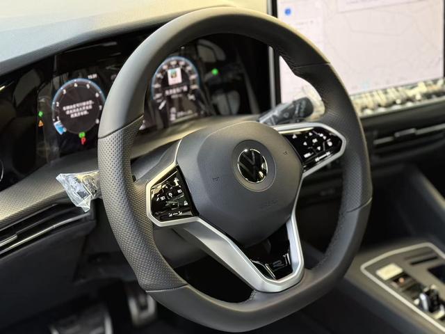Volkswagen Golf 2025 thumb 4