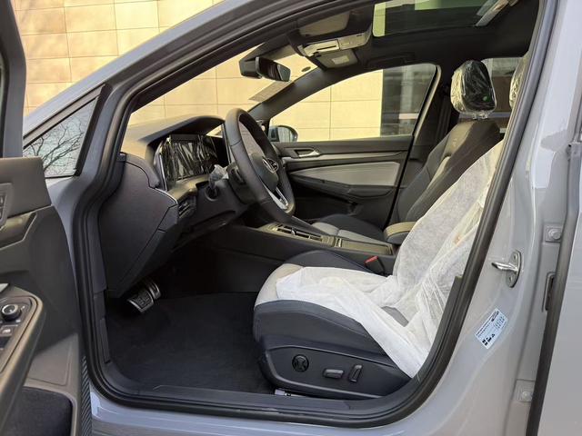 Volkswagen Golf 2025 thumb 6