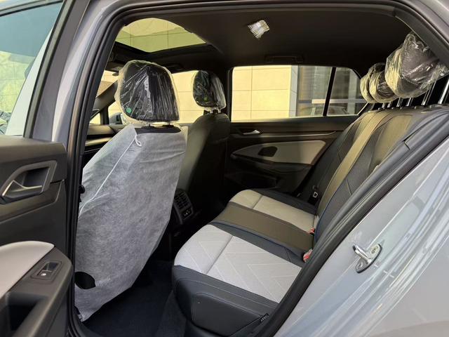 Volkswagen Golf 2025 thumb 7