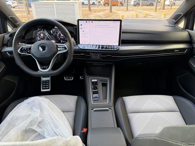 Volkswagen Golf 2025 thumb 8