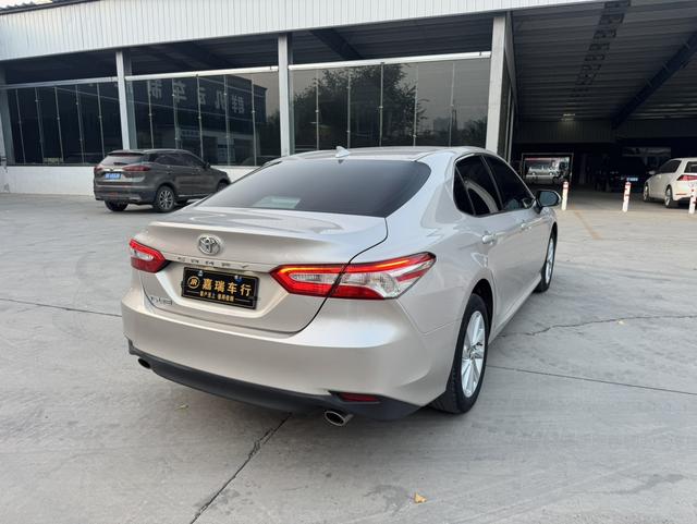 Toyota Camry 2022 thumb 3