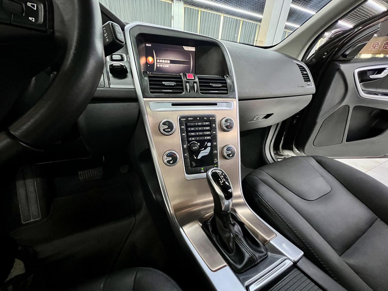 Volvo XC60 2017 thumb 6
