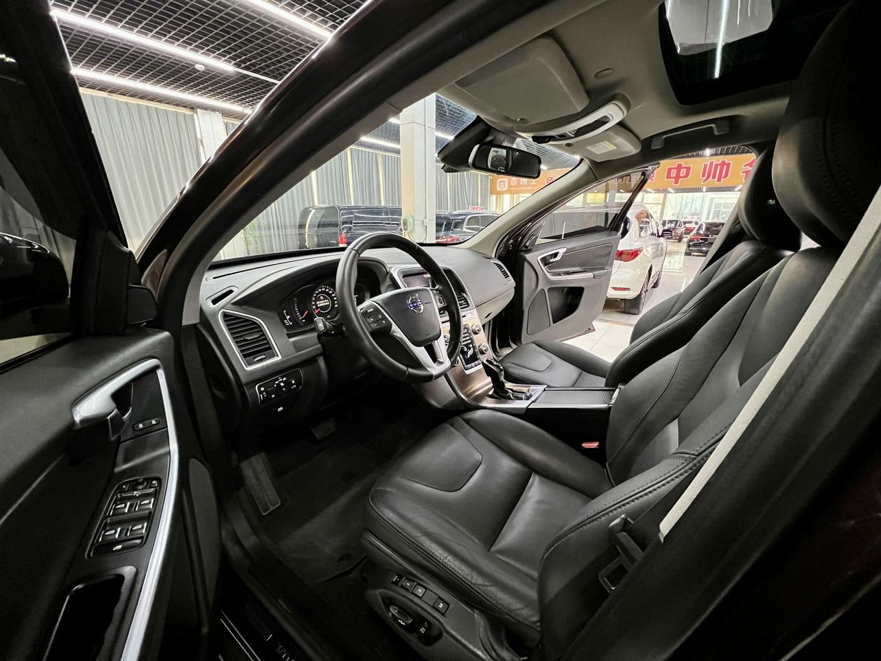 Volvo XC60 2017 thumb 9