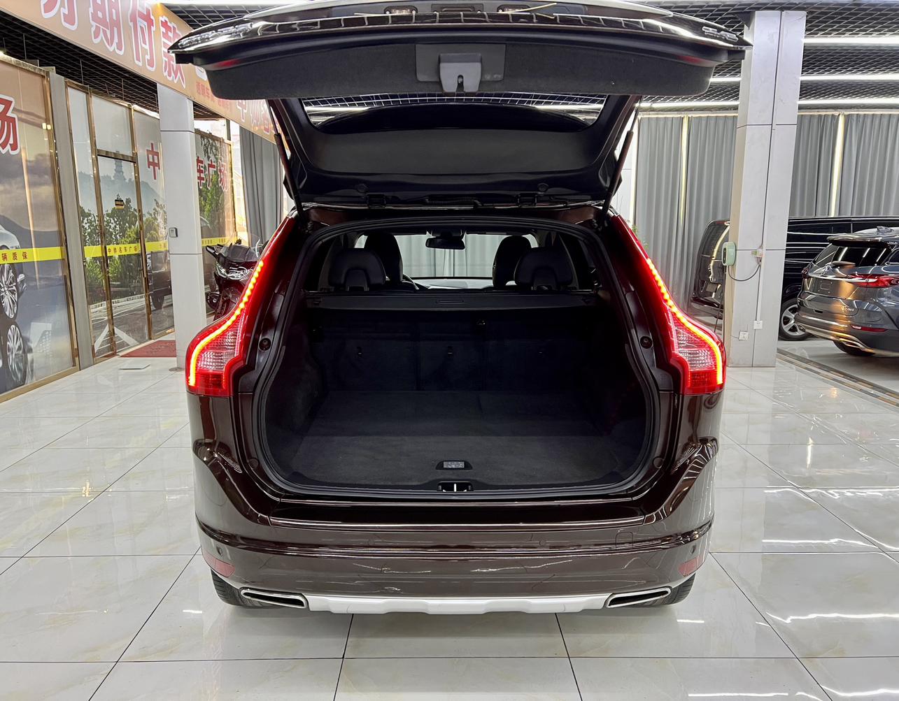 Volvo XC60 2017 thumb 12