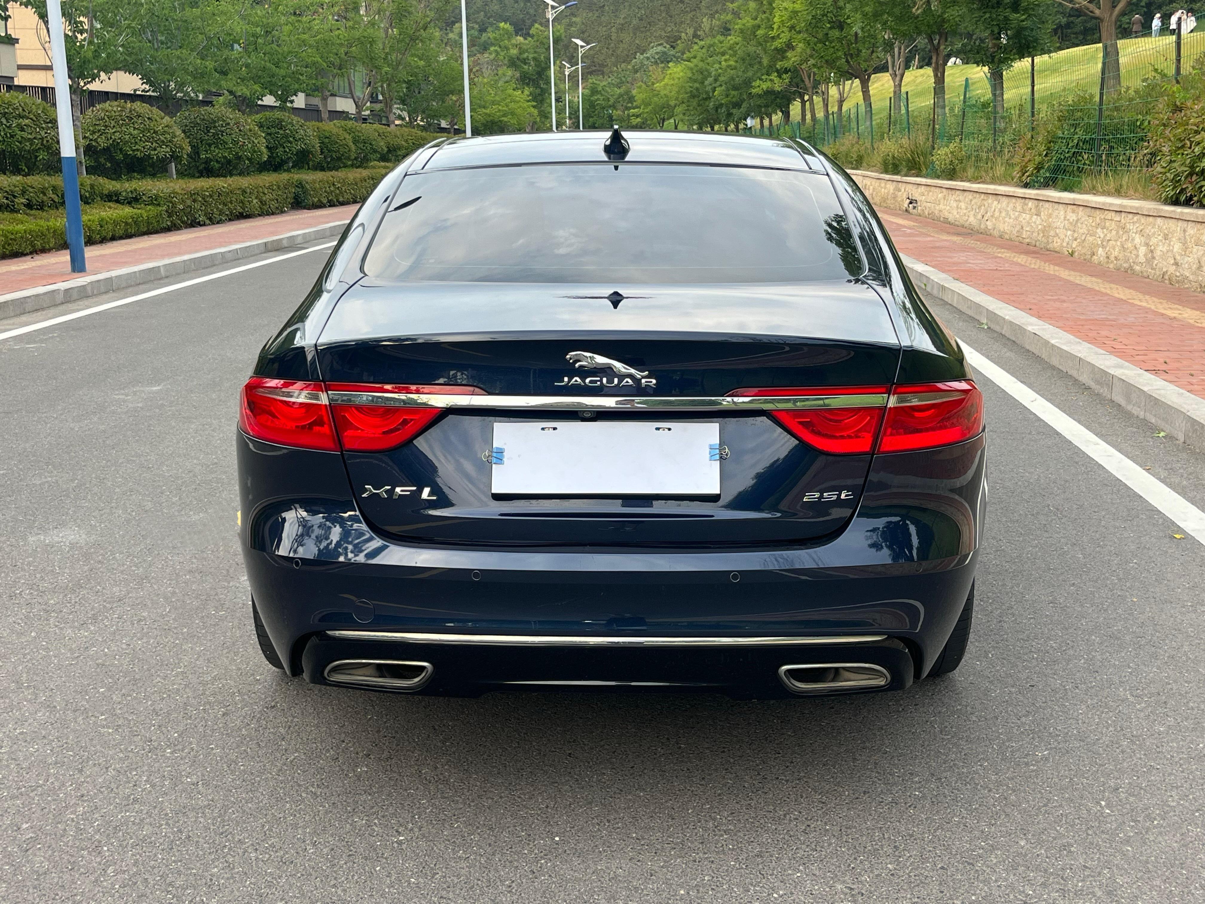 Jaguar XF 2018 thumb 3